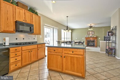 11202 Arrowleaf Ct, Germantown, MD 20876 - photo 7