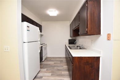 619 Robin Rd unit 2, Lakeland, FL 33803 - photo 2