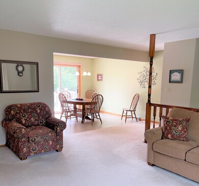 LIVING ROOM TO DINING AREAivin 3<|><|>