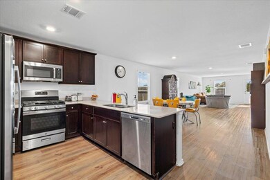 13617 Knights Branch Dr, Elgin, TX 78621 - photo 5