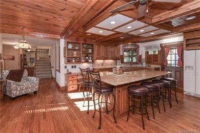 Rich wood floors, Grand Kitchen