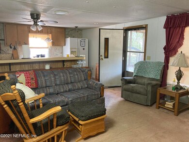 512 Neisman Ave, Interlachen, FL