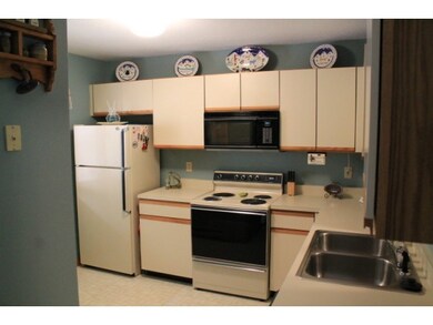 75 Manor Dr unit 75-6, Lincoln, NH 03251 - photo 2