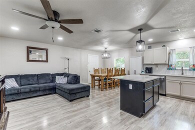 420 Hurstview Dr, Hurst, TX 76053 - photo 4