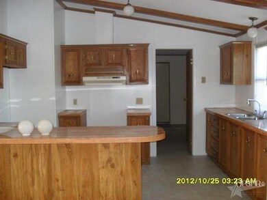 502 W Plate Glass St unit 1, Montpelier, IN 47359 - photo 4