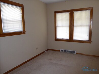 First floor rm w/versatile uses