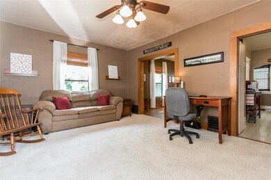 429 10th St NW, Cedar Rapids, IA 52405 - photo 5