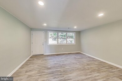 414 Burbank Ct, Halethorpe, MD 21227 - photo 6