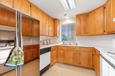 522 Countryside Dr, Central Point, OR 97502 - photo 2