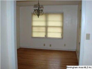 Separate dining room between living room and kitch