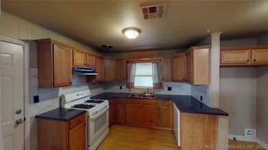 1010 E Jackson - Kitchen