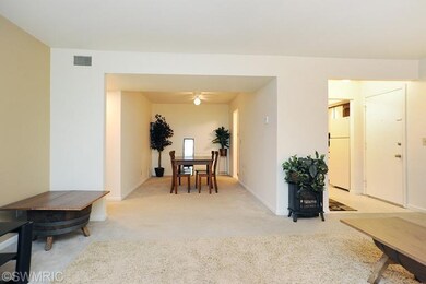 6712 Cascade Rd SE unit B8, Grand Rapids, MI 49546 - photo 4