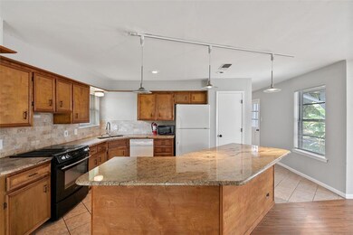 301 Granada Calle St, Granbury, TX 76049 - photo 4