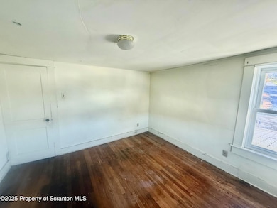 662 Simpson St, Throop, PA 18512 - photo 5