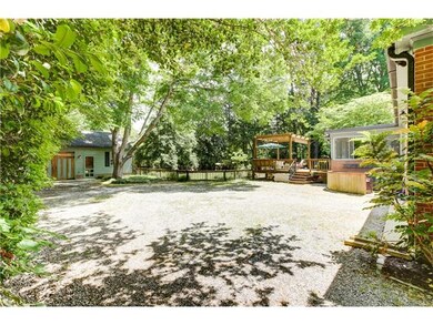 Large driveway, detached shop is perfect for works