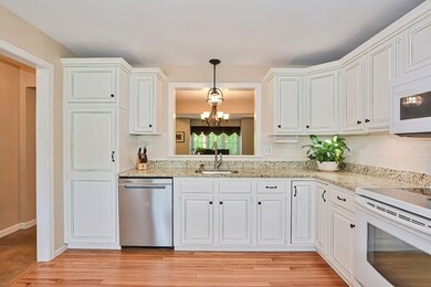 10 Weybridge Ln, Hopkinton, MA 01748 - photo 4