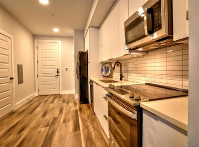 All appliances convey!