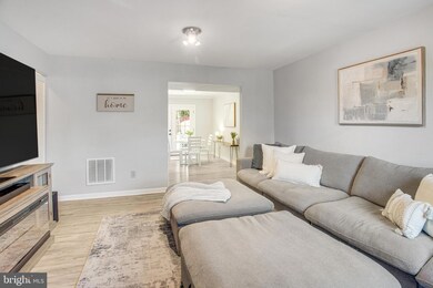 2944 Wetherburn Ct, Woodbridge, VA 22191 - photo 3