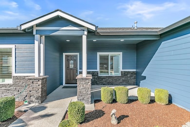 407 N Deanjou Ave, Eagle Point, OR 97524 - photo 3