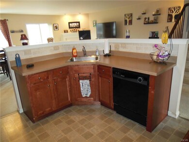 6949 Hunt Dr, Macungie, PA 18062 - photo 5