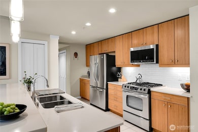 The Parc unit 324, Seattle, WA 98121 - photo 6