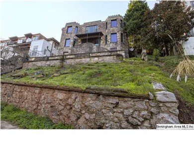 Welcome to 2615 Arlington Ave S!
