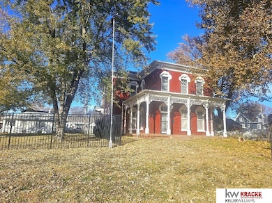 907 4th St, Fairbury, NE 68352 - photo 2