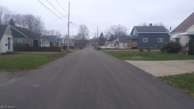 2239 22nd St NE, Canton, OH 44705 - photo 5