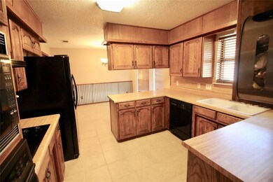 1812 E Bankhead Dr, Weatherford, TX 76086 - photo 5