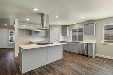 1076 NW Varnish Ln unit 28, Redmond, OR 97756 - photo 5