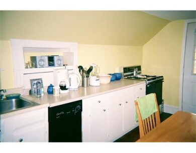 16 Templeton Pkwy, Watertown, MA 02472 - photo 4