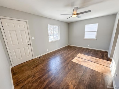 621 Lochhead Ave, Flint, MI 48507 - photo 2