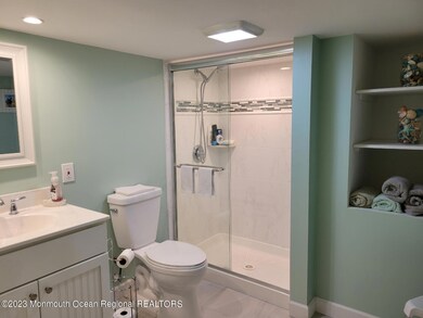 814 WARREN BATHROOM 1