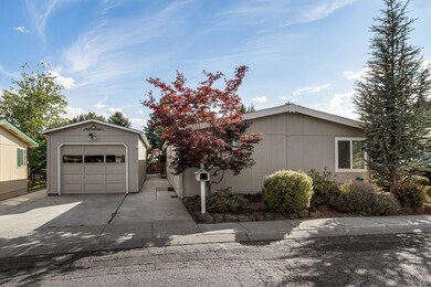 20743 Livengood Way unit 64, Bend, OR 97701 - photo 2