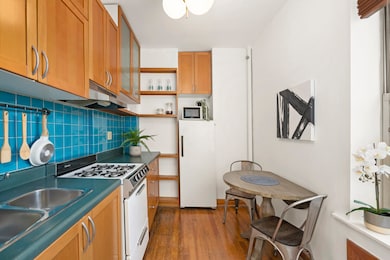 232 E 6th St unit 6E, New York, NY 10003 - photo 4