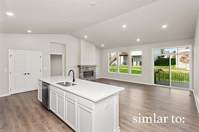 8124 Buckley St, Johnston, IA 50131 - photo 4