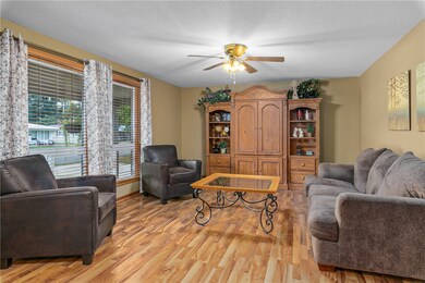 28 S Lakewood Dr, Effingham, IL 62401 - photo 3