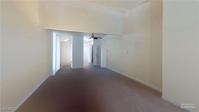1569 Defurnished living room