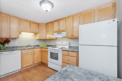 22 9th St unit 204, Medford, MA 02155 - photo 5