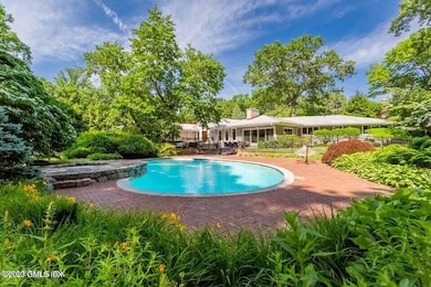 32 Greenbrier Ln, Stamford, CT 06903 - photo 2