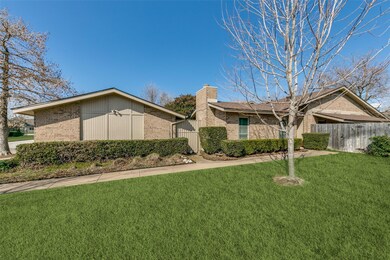 803 Shady Creek Ln, Bedford, TX 76021 - photo 2