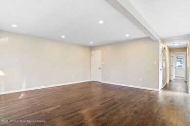 604 Ridge LR