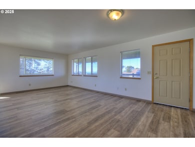 405 Arnold Ln, Brookings, OR 97415 - photo 5