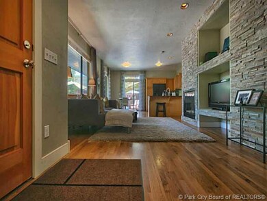 Entry/Foyer.