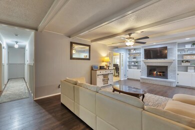 913 Circle Ln, Bedford, TX 76022 - photo 5