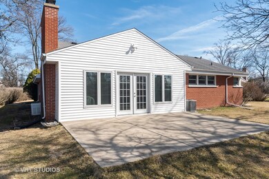 2309 Robincrest Ln, Glenview, IL 60025 - photo 6