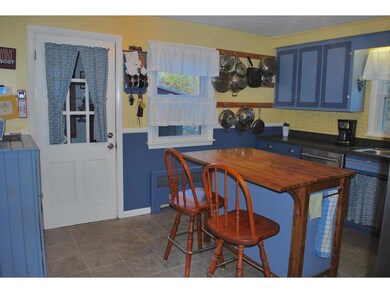 334 Donald St, Manchester, NH 03102 - photo 3