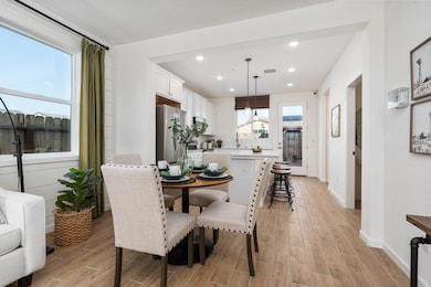 6555 E Blushing Dr, Fresno, CA 93727 - photo 7