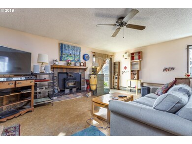 Living Room-Ceiling Fan