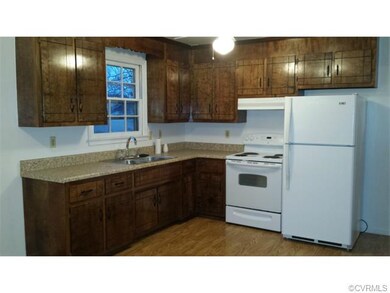 Large Eat In Kitchen with nice laminate counter to